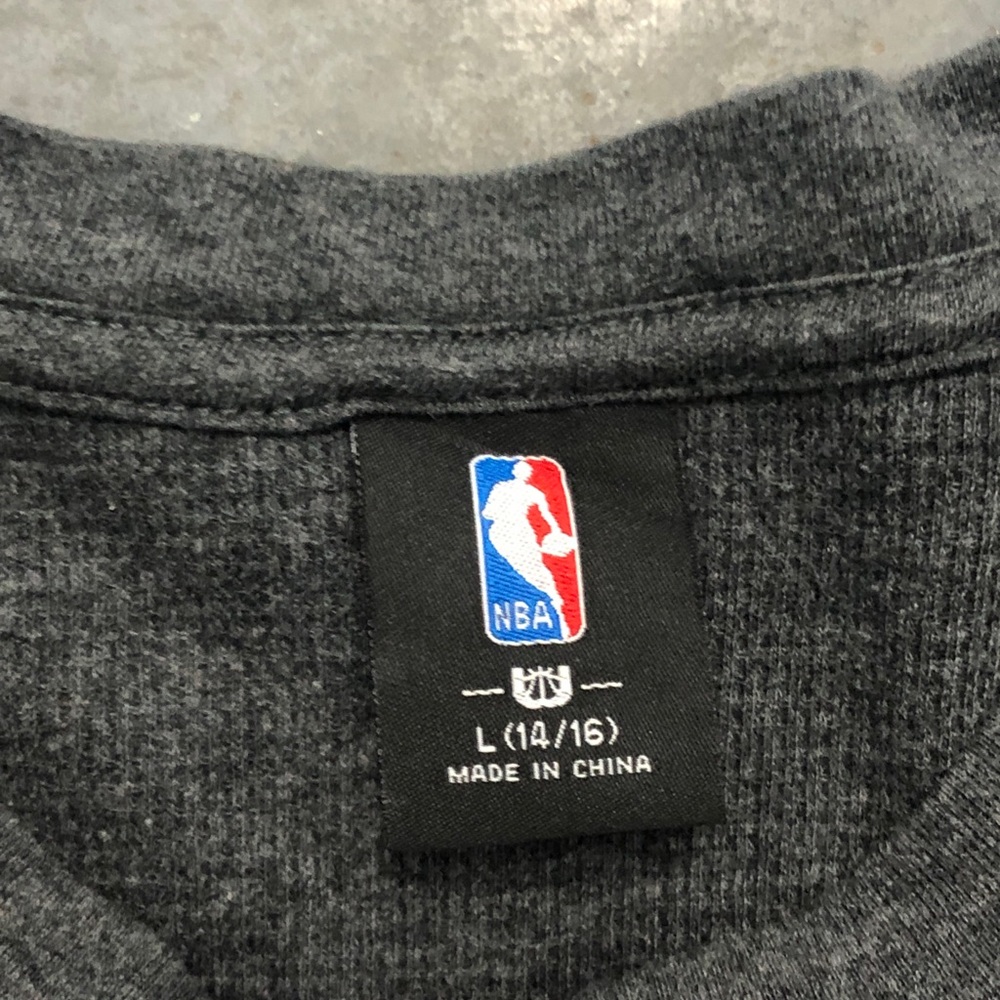 NBA Chicago Bulls Boys Thermal Shirt Large 14/16 Grey Black Long Sleeve - Picture 4 of 5
